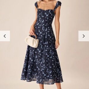 NWT: Midi Floral Navy Sweetheart Blue Dress size medium